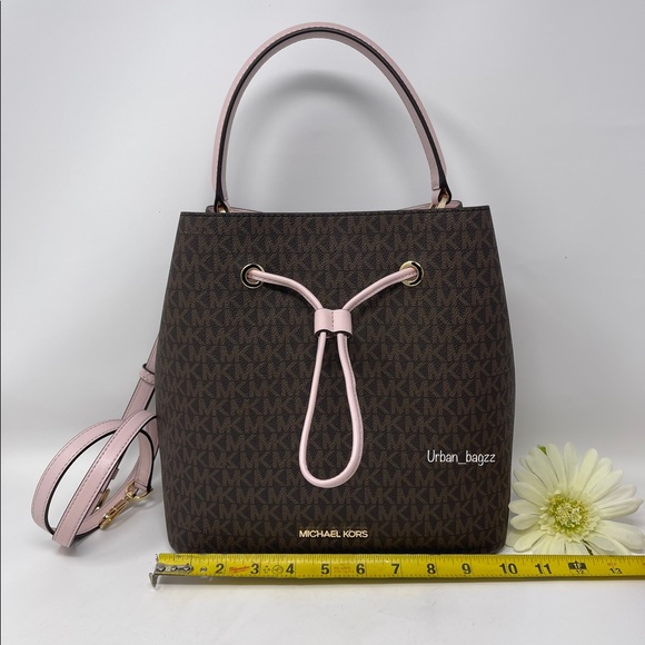 Michael Kors Suri Large Bucket Messenger & Wallet - Picture 3 of 16